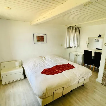 Magnificent Farmhouse In Sint Joost