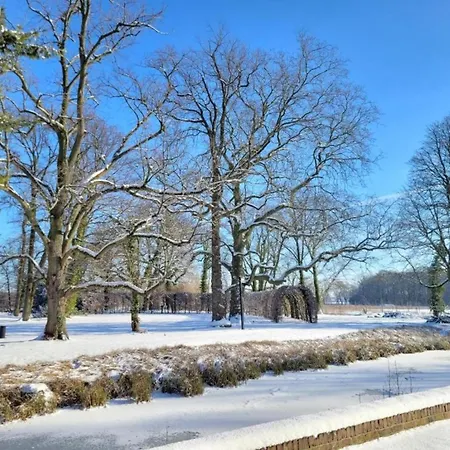 בית נופש In With Pool & Bbq *